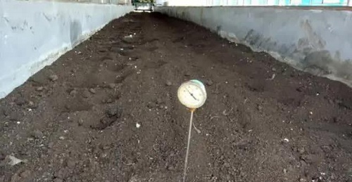 使用有機(jī)肥發(fā)酵劑發(fā)酵有機(jī)肥方法