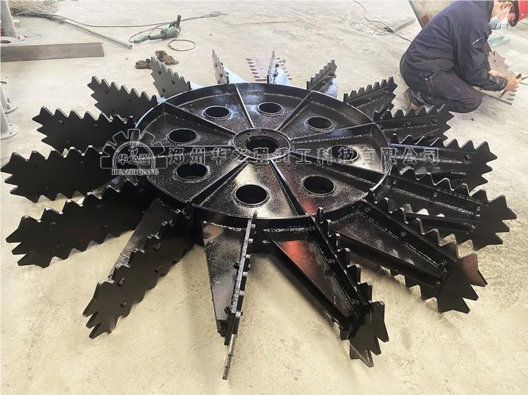 一臺雞糞有機(jī)肥發(fā)酵翻拋機(jī)多少錢？