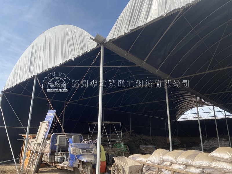 毛寨槽式翻堆機(jī)現(xiàn)場(chǎng) .jpg