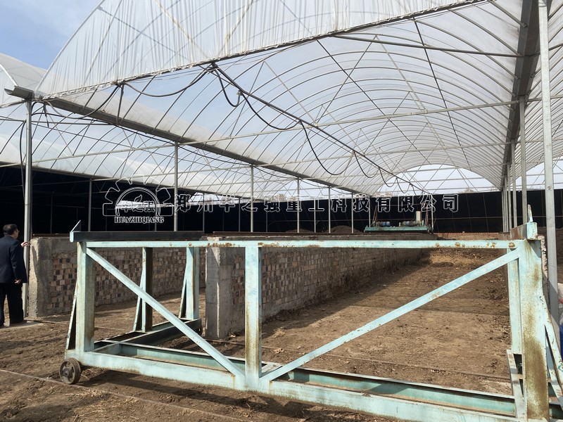 哪種有機(jī)肥翻堆機(jī)使用方便？