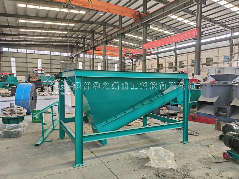 牛糞發(fā)酵設(shè)備有哪些特點(diǎn)？